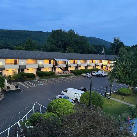 The Black Mountain Inn Brattleboro Dış mekan fotoğraf