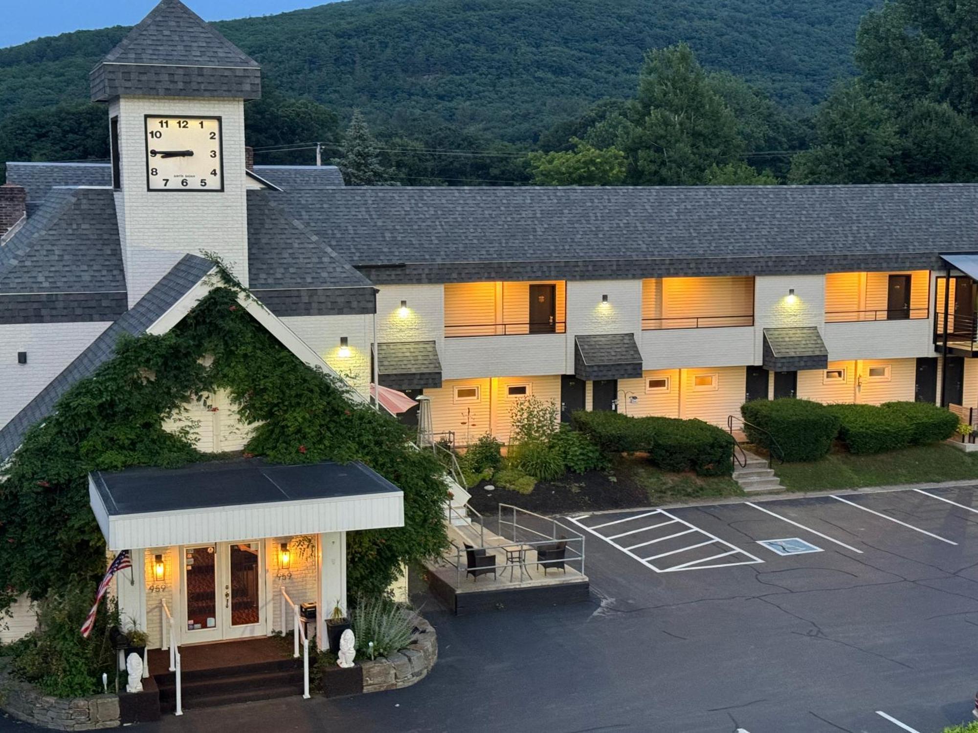 The Black Mountain Inn Brattleboro Dış mekan fotoğraf