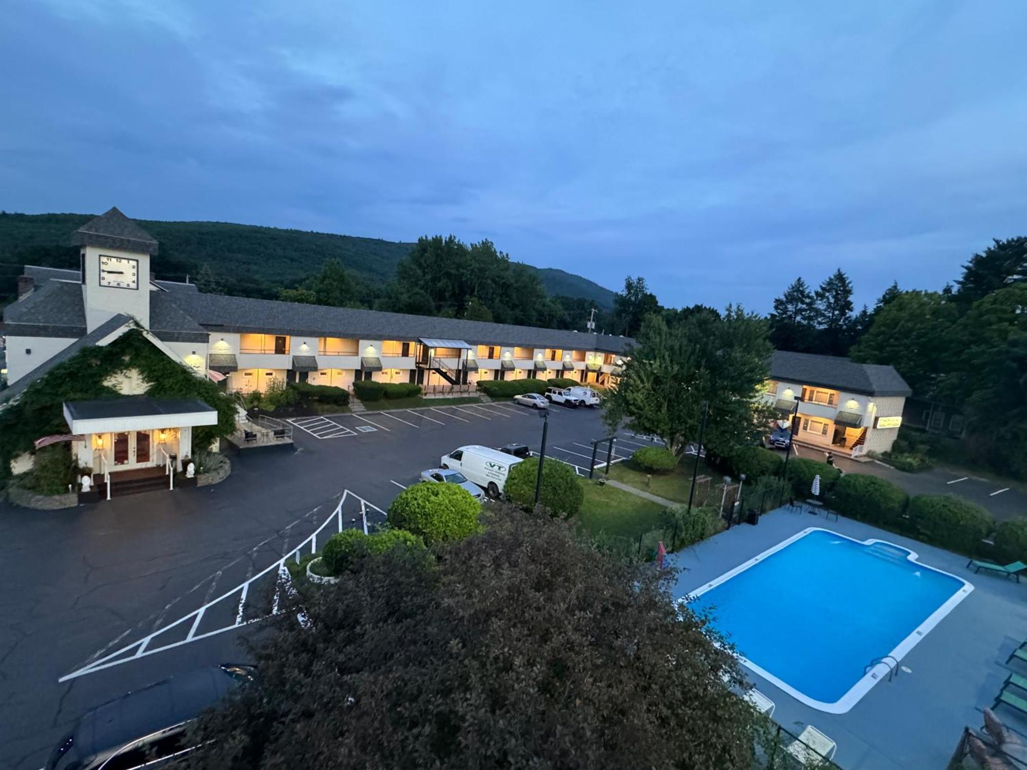The Black Mountain Inn Brattleboro Dış mekan fotoğraf